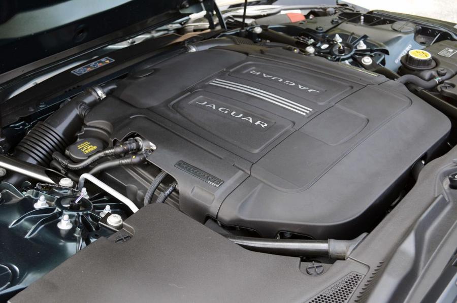  Jaguar F-Type V6 S Coupe 2015 года  (фото 20 из 45)